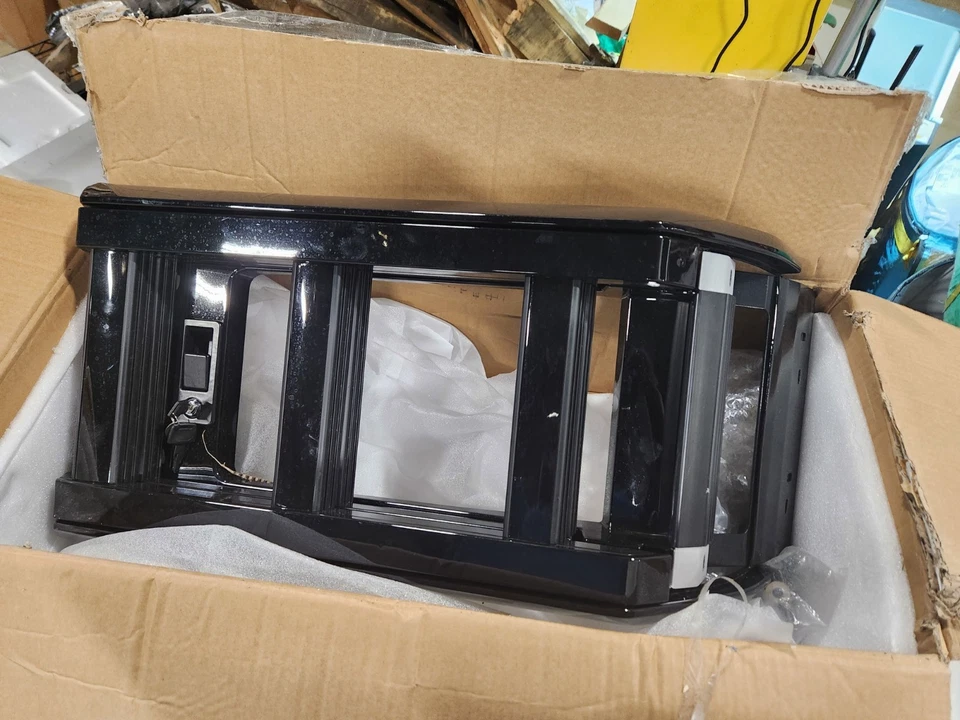 Acceso por portaequipajes de techo con escalera usado para Land Rover Defender 110 L851 2020-2026 Foto 1 de 4