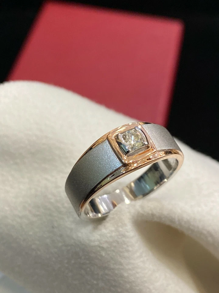 Anillo de aniversario de diamantes de corte brillante redondo de 0,20 quilates en oro 585 de 14 quilates Foto 1 de 4