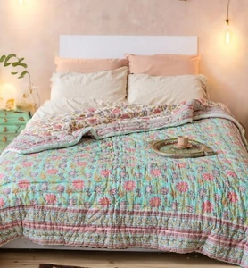 Funda de cama de algodón natural con colcha reversible floral con colores pastel azul rosa - Imagen 1 de 7