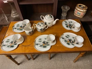 SERVICE A THE JAPONAIS EN PORCELAINE FINE AVEC ASSIETTES TASSES POT LAIT SUCRIER - Picture 1 of 24