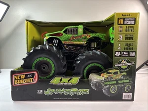 (1:10) SnakeBite Radio Control Monstertruck mit Licht, Sound und Dampf NEU - Bild 1 von 13