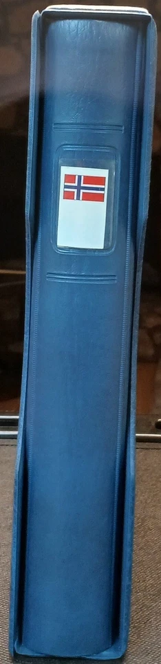 Álbum e estojo de selos Lindner azul 18 anéis - Imagem 1 de 4