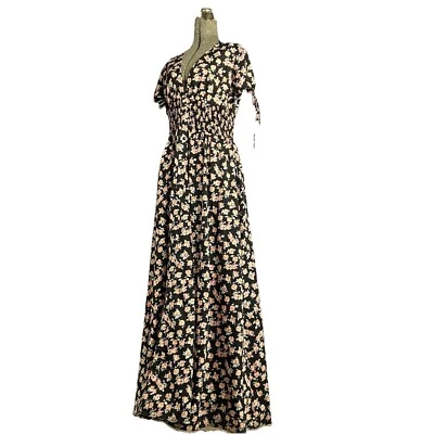 Maxi Vestido Oscuro Romántico Floral Cintura Imperio Calado Manga Corta Con Botones 10 Foto 1 de 4