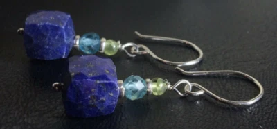 Caja cubo de lapislázuli, apatita, peridoto y pendientes de plata de ley Sundance artesanal Foto 1 de 4