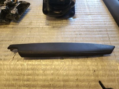 Subaru BRZ GT86 FR-S 2013 panel de moldura de puerta delantera derecha negro rojo OEM Foto 1 de 4