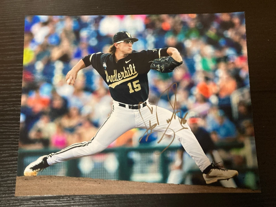 Фотография Карсона Фулмера с автографом 8x10. Бейсбольный мяч Vanderbilt. - Изображение 1 из 1