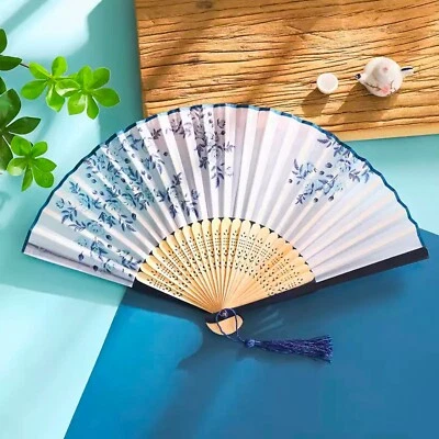 ¡Ahorrador de verano! Abanicos plegables florales de seda de mano con marco de bambú y bolsa de tela Foto 1 de 3