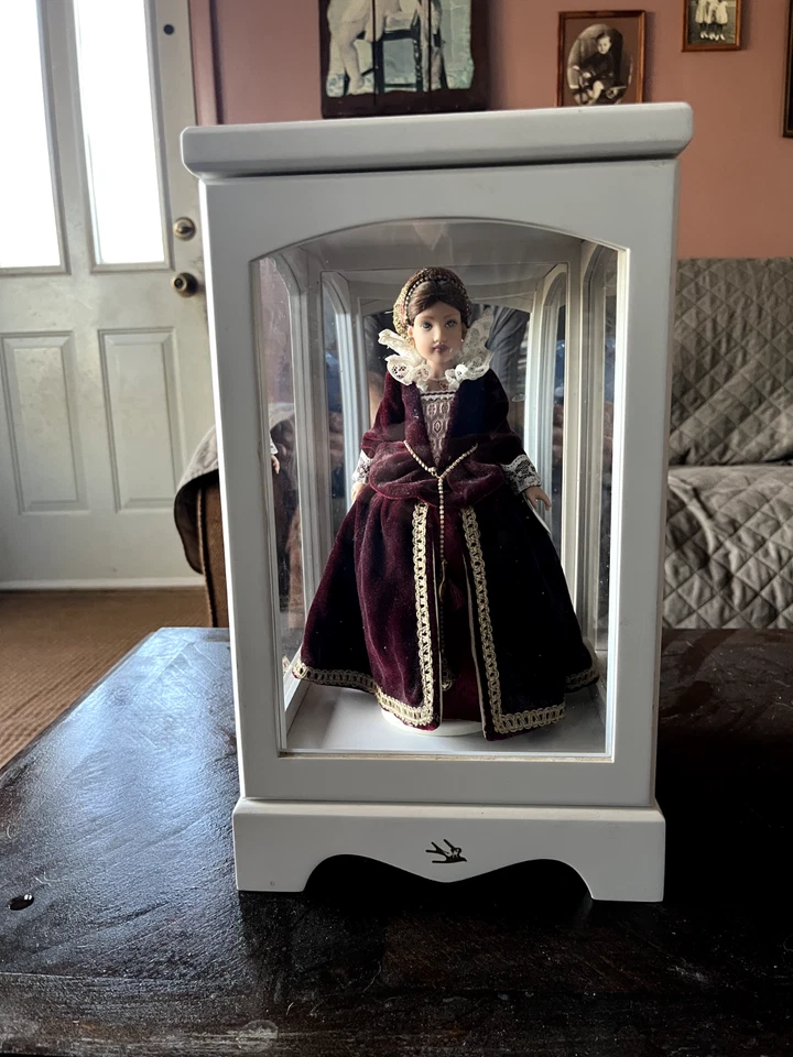 Muñeca American Girl Isabel From England 9" con vitrina Foto 1 de 1