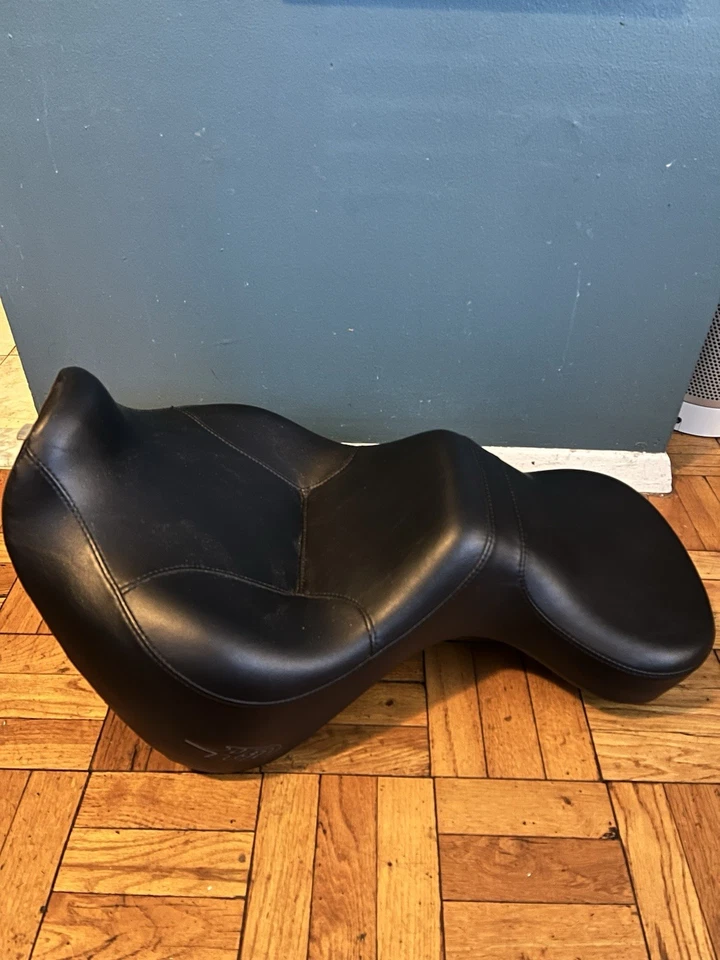 Sillín de 2 unidades Harley Davidson Sundowner OEM para modelo Softail Deuce 2000-2007 Foto 1 de 4