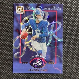 2025 Panini Donruss Football Jaxson Dart RC Rated Rookies Retro #1 NY Giants - Foto 1 di 2