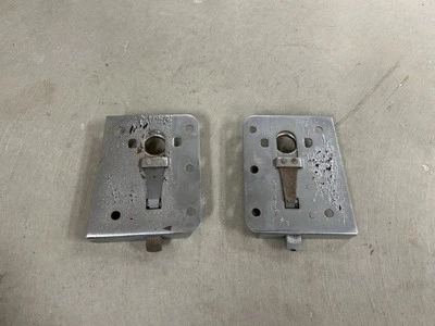 55 56 Chrysler New Yorker Wagon 1955 1956 pestillos cromados Foto 1 de 4