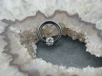 SCHWARZER KLEMMRING Lippe Piercing Ohrring BRUST Nase Intim Tragus Black Shadow - Bild 1 von 3