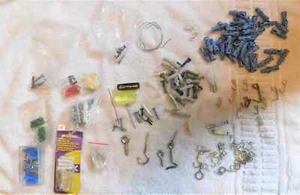 WALL HANGING LOT - PICTURE / FRAME HANGERS - Picture 1 of 4