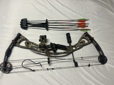 Hoyt Alpha Rampage XT Compound Bow Right Handed 60-70 LBS Ready To Hunt - Image 1 of 4