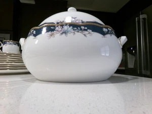 NORITAKE SANDHURST OVAL TUREEN WITH LID - Picture 1 of 5