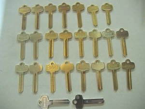 121 PC KEY BLANKS FIT BEST, RUSSWIN-NICKEL SILVER & BRS - Picture 1 of 6