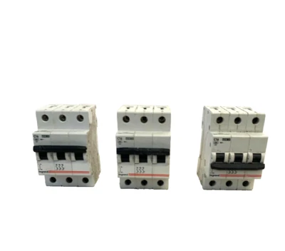 Legrand 419235 Automatic Circuit Breaker 3P C16( LOT OF 3) USED. - Image 1 of 4
