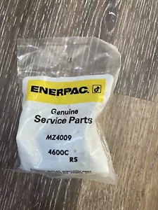 Enerpac MZ4009 Female Lock-On Adapter 2.5 Ton RC Cylinder Attachment - Picture 1 of 1