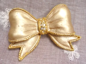 Estate Jewelry Goldtone Champagne Color Enamel Rhinestone Accent BOW Pin Brooch - Picture 1 of 6