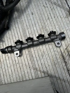 Nissan Navara D40 V9x Left Fuel Rail 2013 - Picture 1 of 4
