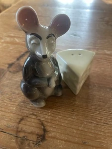 Mouse and Wedge of Cheese Salt & Pepper Shakers Vintage - Picture 1 of 8