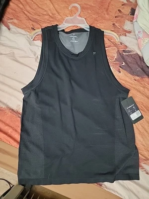 Camisa Fabletics Para Hombres M Negra El Día de Entrenamiento Camiseta Elastizada Gimnasio Sin Mangas Camiseta sin Mangas Foto 1 de 4