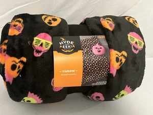 HYDE AND EEK SKULLS PLUSH THROW BLANKET 50"X60"  NWT - Picture 1 of 9