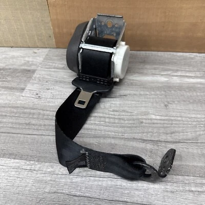 Ford Focus 2012-2018 retractor de cinturón de seguridad trasero izquierdo del lado del conductor OEM Foto 1 de 4