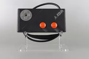 Acryl Aufsteller, Displayständer Atari 2600 7800 CX-78 Controller - Picture 1 of 2
