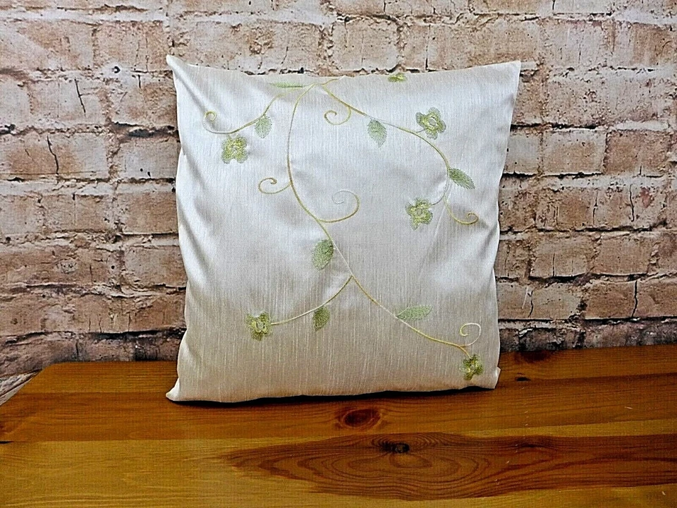 Kissen Kissenhülle 73G 40 x 40 cm ecrue beige grün   bestickt S A L E - Bild 1 von 1