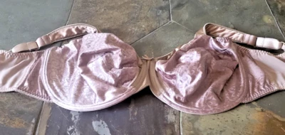 Sujetador minimizador con aros cobertura completa calzado satinado Bali 3562 42G Foto 1 de 4