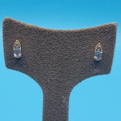 Aretes vintage de oro amarillo de 10 quilates aguamarina azul y poste de 3 diamantes Foto 1 de 4