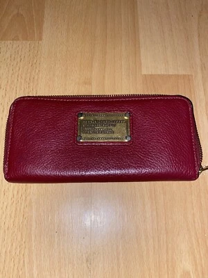 Кожаный бумажник Marc by Marc Jacob's Standard Supply для рабочей одежды на молнии вокруг красный - Изображение 1 из 4