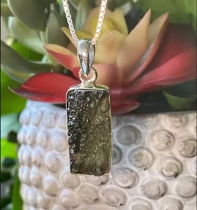 Ciondolo in argento sterling 925 forma ineguale Moldavite dalla Repubblica Ceca certificato - Foto 1 di 8