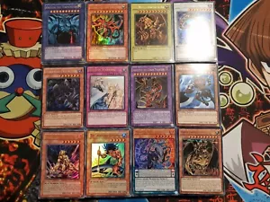 YUGIOH HOLO ONLY BUNDLE 50 CARD LOT ALL SUPER RARE - SECRET RARE. HIGH RARITY. - Foto 1 di 1