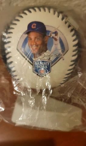 Vintage Chicago Cubs Sammy Sosa Hologram Ball w/Stand Cover