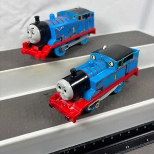 Zwei Trackmaster Züge NICHT FUNKTIONSFÄHIG 2016 Ersatzteile Reparaturen - Bild 1 von 7