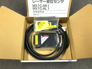 Idec MX1C-AL1 Laser Distance Sensor 24 VDC, 4 to 20 ma, PNP & Alarm Outputs - Picture 1 of 7