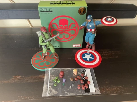 Mezco Red Skull  & Captain America Set Cover