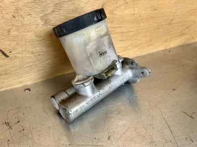 89-94 OEM usado Nissan 240sx cilindro maestro de freno S13 Foto 1 de 4