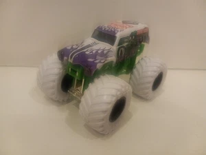 Spin Master Monster Jam White Grave Digger Inverse Series 1:64 - Loose - Picture 1 of 7