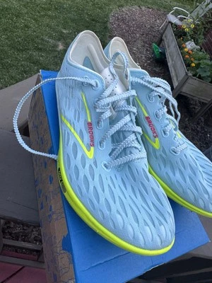 Zapatos de Pista Brooks ELMN8 7 Talla 8 Azul Brillo/Vida Nocturna/Rojo Ligeros Foto 1 de 4