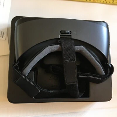 NO CONTROLLER Samsung Gear VR Powered By Oculus Virtual Headset - Image 1 of 2