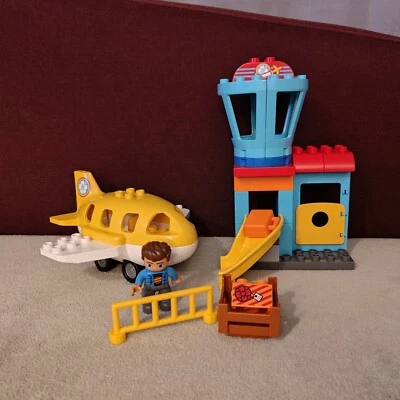 Lego Duplo 10871 - L'Aéroport  - Avion Passager Pilote - Photo 1/4