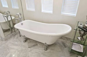  67-inch Traditional Slipper Acrylic Bathtub - Picture 1 of 12