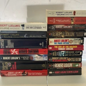 Lot of 17 ROBERT LUDLUM: 10 paperback & 7 Hardback novels Bourne Excellent - Picture 1 of 10