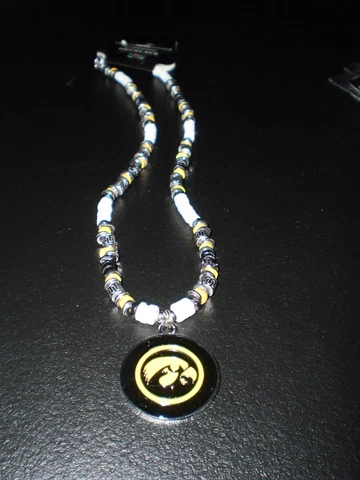 NCAA  Iowa Hawkeyes  Shell Necklace  18 inches  New with Tags Free Shipping Cover