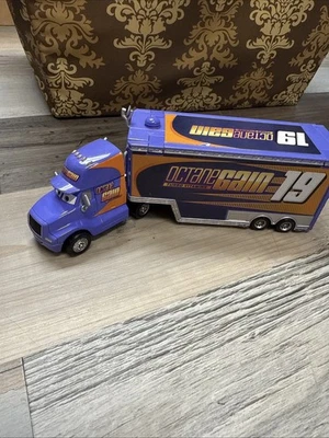 Редкий тракторный прицеп Disney Cars Octane Gain 1:64 - Изображение 1 из 4