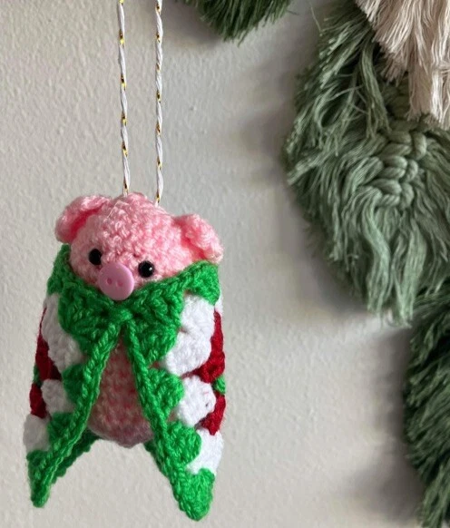 CERDO TEJIDO A MANO EN MANTA DE GANCHILLO DECORACIÓN ÁRBOL. GRAN DIVERSIÓN.