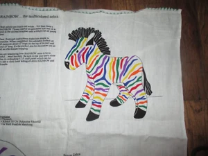 CUSCINO/GIOCATTOLO scultura morbida multicolore vintage ARCOBALENO la ZEBRA pannello tessuto - Foto 1 di 2